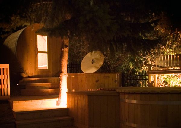 Knotty Red Cedar Barrel Sauna 7x6 - Image 10